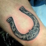 tatuagem de ferradura