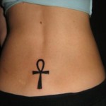 tatuagem de cruz ansata