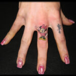 Veja algumas ideias de tatuagens para tatuar no dedo